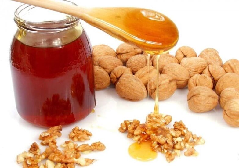 Ένα μείγμα από μέλι και καρύδια - μια απλή συνταγή που αυξάνει τη δραστικότητα